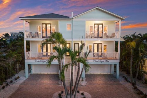 105 4th St S, BRADENTON BEACH, FL, 34217-2472 | Card Image