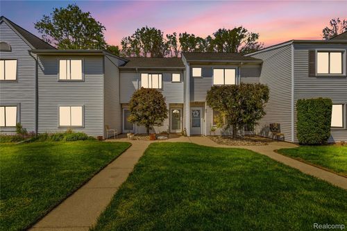 42 Rosebud Ln, Mount Clemens, MI, 48043-1470 | Card Image