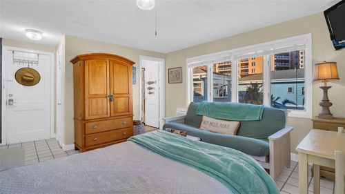 d4-483 E Shore Dr, CLEARWATER BEACH, FL, 33767-2033 | Card Image