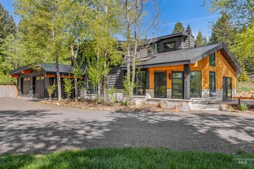 64 Ilka Ln, McCall, ID, 83638-5157 | Card Image