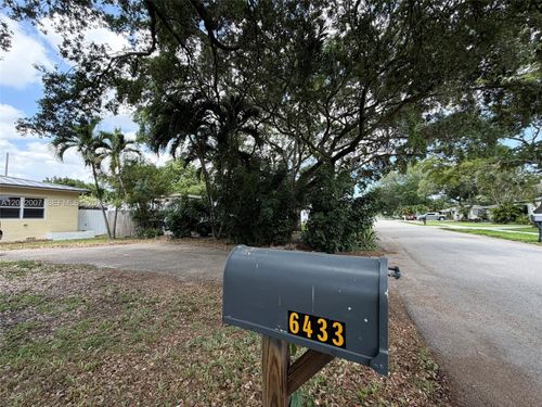 6433 Wiley St, Hollywood, FL, 33023-1764 | Card Image