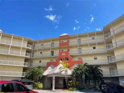 apt-223-8290 Lake Dr, Doral, FL, 33166-4672 | Card Image