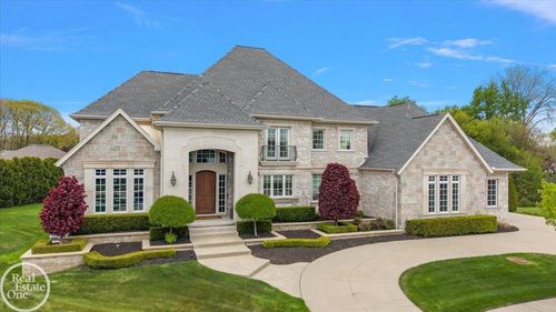 16205 La Dolce Vita, Clinton Township, MI, 48035-1173 | Card Image
