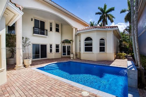 920 Captiva Dr, Hollywood, FL, 33019-5045 | Card Image