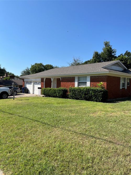 639 Nw Renfro St, Burleson, TX, 76028-3430 | Card Image