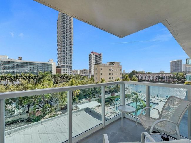 407 - 3800 S Ocean Dr, Condo with 2 bedrooms, 2 bathrooms and null parking in Hollywood FL | Image 3