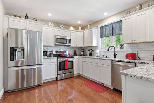 42 Diamondback Ave, Nashua, NH, 03062-1048 | Card Image