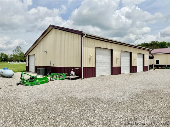 3 Car Garage | Image 29