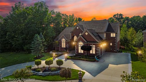 5679 Branford Dr, West Bloomfield, MI, 48322-1122 | Card Image