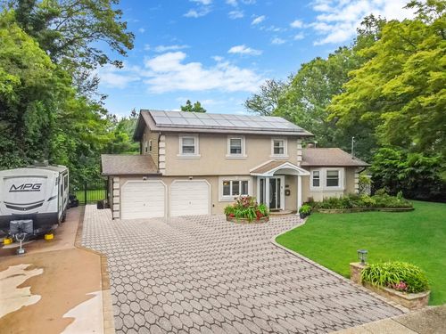 29 Barrington Dr, Wheatley Heights, NY, 11798-1301 | Card Image