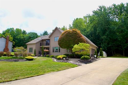 2155 Ridgebury Dr, Painesville, OH, 44077-1573 | Card Image