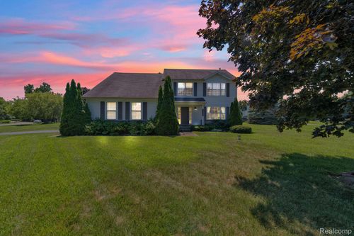 4740 Fox Chase Dr, White Lake, MI, 48383-1686 | Card Image