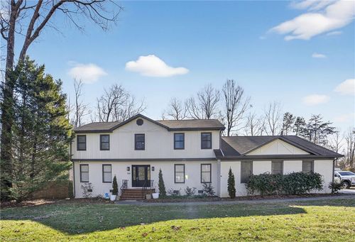 5211 Forest Oaks Dr, Greensboro, NC, 27406-8319 | Card Image