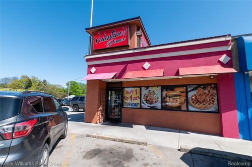 19840 Kelly Rd, Harper Woods, MI, 48225-1914 | Card Image