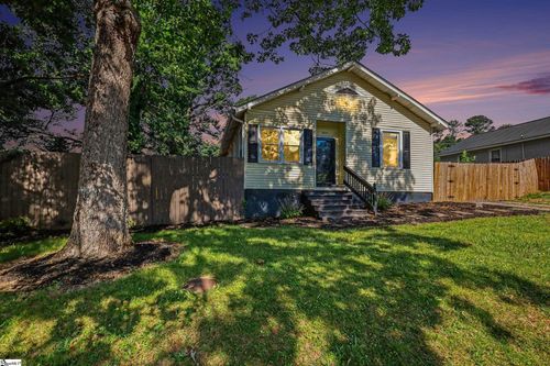 8175 Hill St, Boiling Springs, SC, 29316-6110 | Card Image