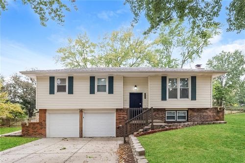 7616 N Serene Ave, Kansas City, MO, 64152-2274 | Card Image