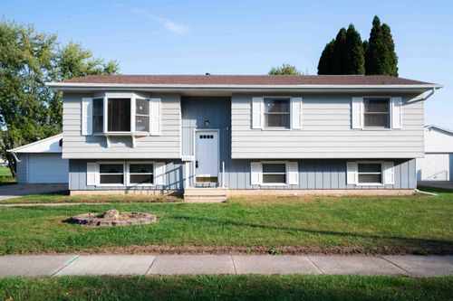 2300 3rd Ave Nw, Waverly, IA, 50677-2015 | Card Image