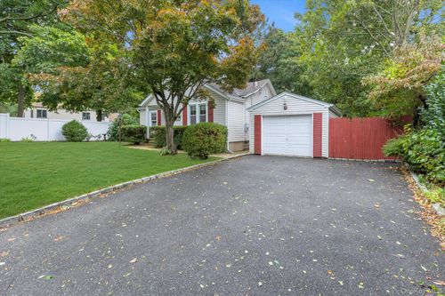 813 Park Ave, Huntington, NY, 11743-4537 | Card Image