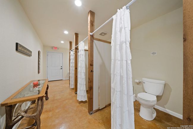 6005 W Ammann Rd, Home with 5 bedrooms, 5 bathrooms and null parking in Bulverde TX | Image 40