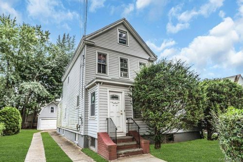 101 Emerson Ave, Floral Park, NY, 11001-1219 | Card Image