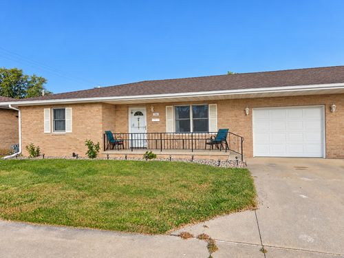 308 E Oak St, Watseka, IL, 60970-1348 | Card Image