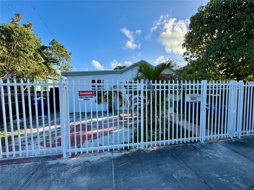 2326 Nw 59th St, Miami, FL, 33142-2333 | Card Image