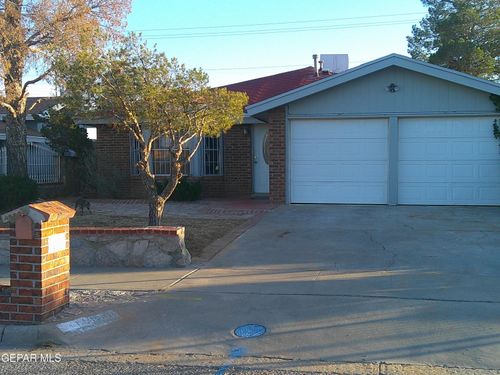 4880 Maureen Cir, El Paso, TX, 79924-6935 | Card Image