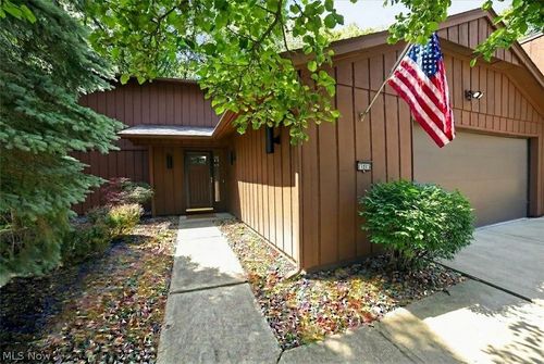 17813 Suncliff Pl, Strongsville, OH, 44136-4245 | Card Image