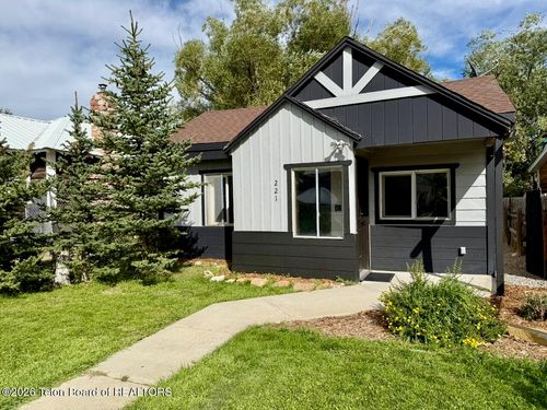 221 S Maybell Avenue, Pinedale, WY, 82941 | Card Image