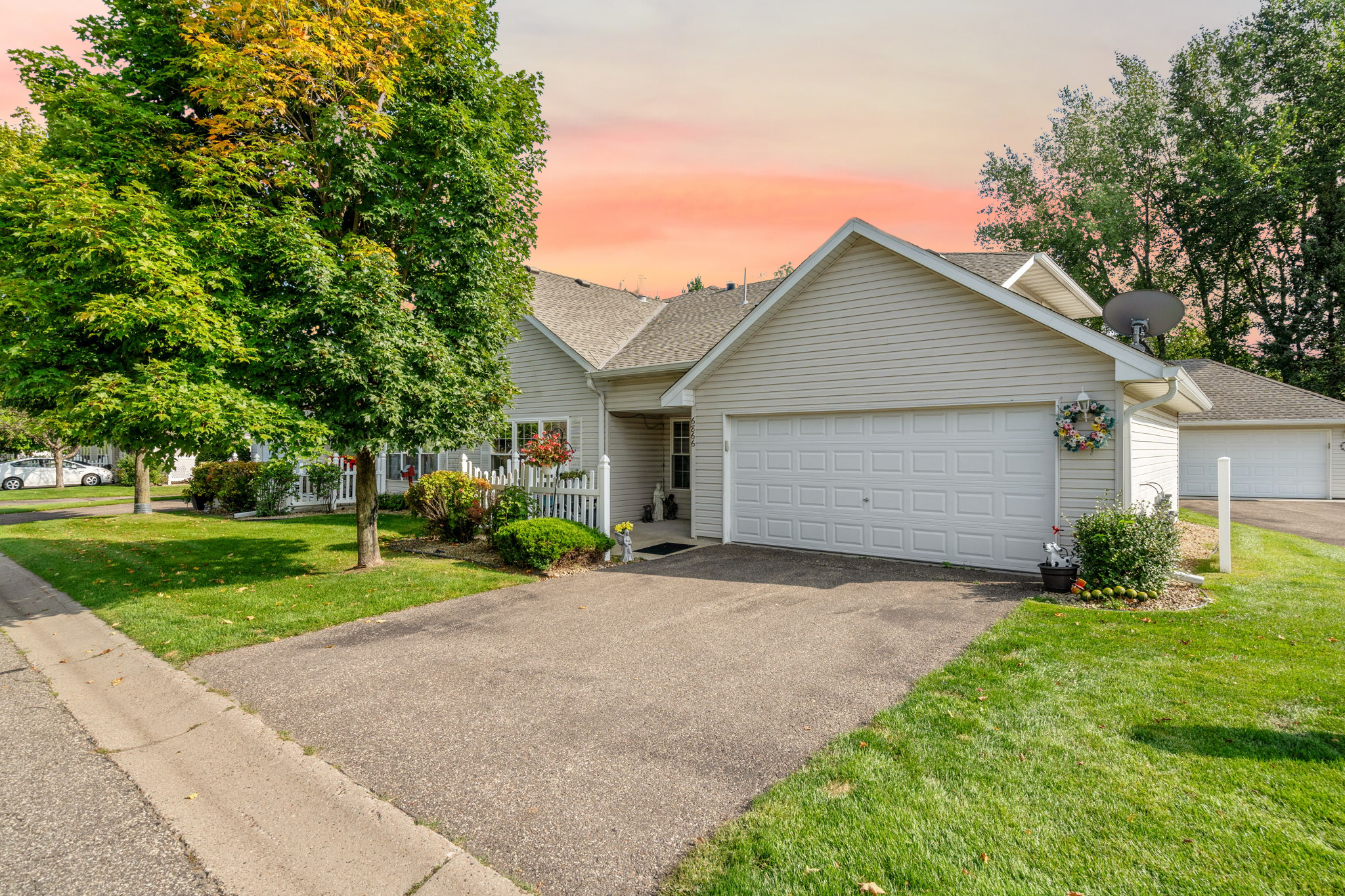 Blackhawk Trl, Inver Grove Heights, MN 55077