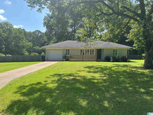 1086 Hillcrest Dr, BESSEMER, AL, 35022-6303 | Card Image