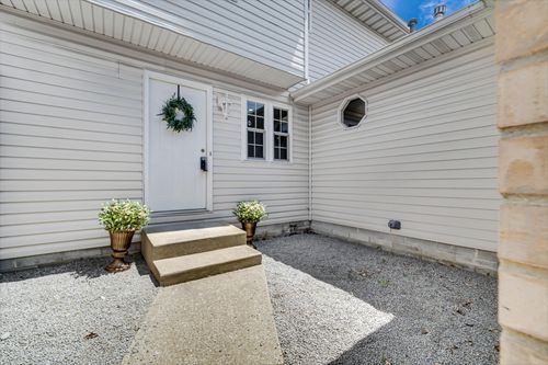 186 Mallard Pointe Dr, Valparaiso, IN, 46385 | Card Image