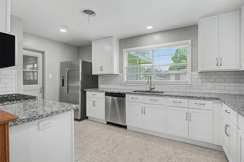 2337 Pearland Ave, Pearland, TX, 77581-4025 | Card Image