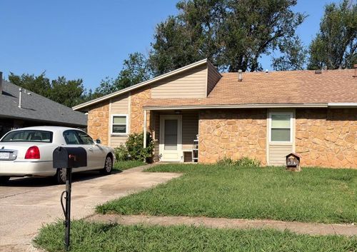 124 Vinita Dr, Norman, OK, 73071-3058 | Card Image
