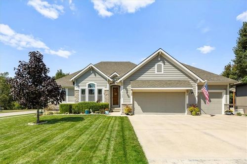 21682 176th Ter, Olathe, KS, 66062-8234 | Card Image