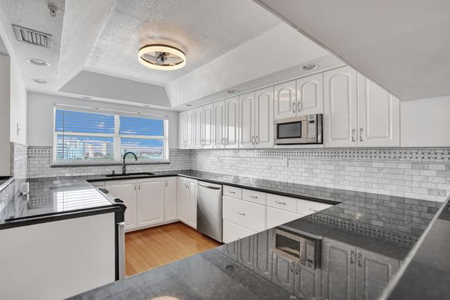 APT-918C - 3300 S Ocean Blvd, Condo with 2 bedrooms, 2 bathrooms and null parking in Highland Beach FL | Image 21