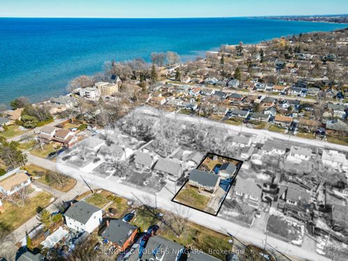 70 Stewart St, Grimsby, ON, L3M3N4 | Card Image