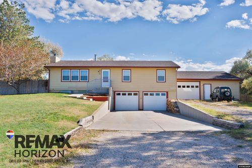 28 Lakeview Dr, Douglas, WY, 82633-9001 | Card Image