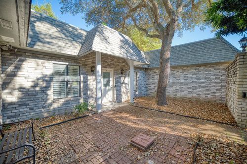 410 Fairway Oaks St, Rockport, TX, 78382-6959 | Card Image