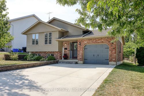 122 Hemlock Rd, Ingersoll, ON, N5C3Z6 | Card Image