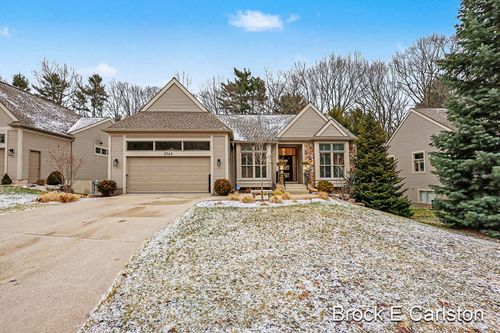 2062 W Glen Ct, Norton Shores, MI, 49441-4580 | Card Image