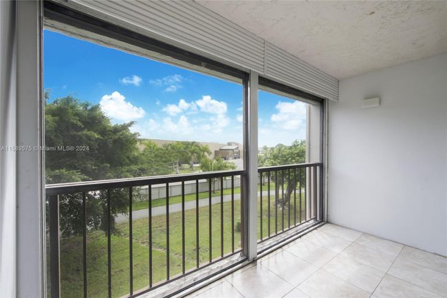 306 - 9180 Fontainebleau Blvd, Condo with 2 bedrooms, 2 bathrooms and null parking in Miami FL | Image 3