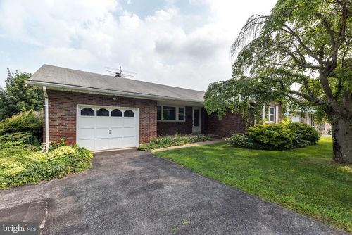 319 Spruce St, HELLERTOWN, PA, 18055-2224 | Card Image