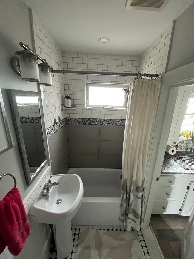13 Hill St, Home with 2 bedrooms, 1 bathrooms and null parking in Dover NH | Image 18