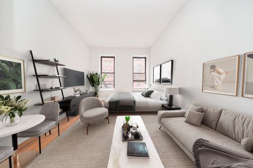 2b-331 W 43rd St, New York, NY, 10036-6428 | Card Image