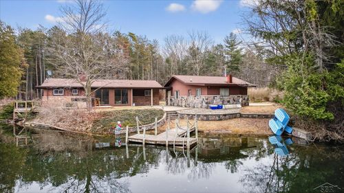 4403 N Raucholz Rd, Hemlock, MI, 48626-9662 | Card Image