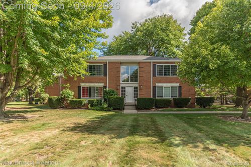 183-731 E Fox Hills Dr, Bloomfield Hills, MI, 48304-1307 | Card Image