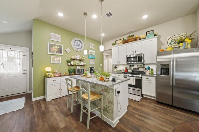 1174 Filly Creek Dr, House other with 3 bedrooms, 2 bathrooms and 2 parking in Alvin TX | Image 5