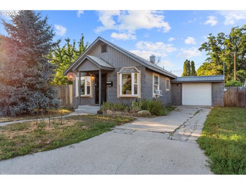 1520 Madison St, Baker City, OR, 97814-2851 | Card Image