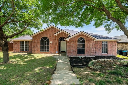 401 Deauville Dr, Fort Worth, TX, 76108-3789 | Card Image